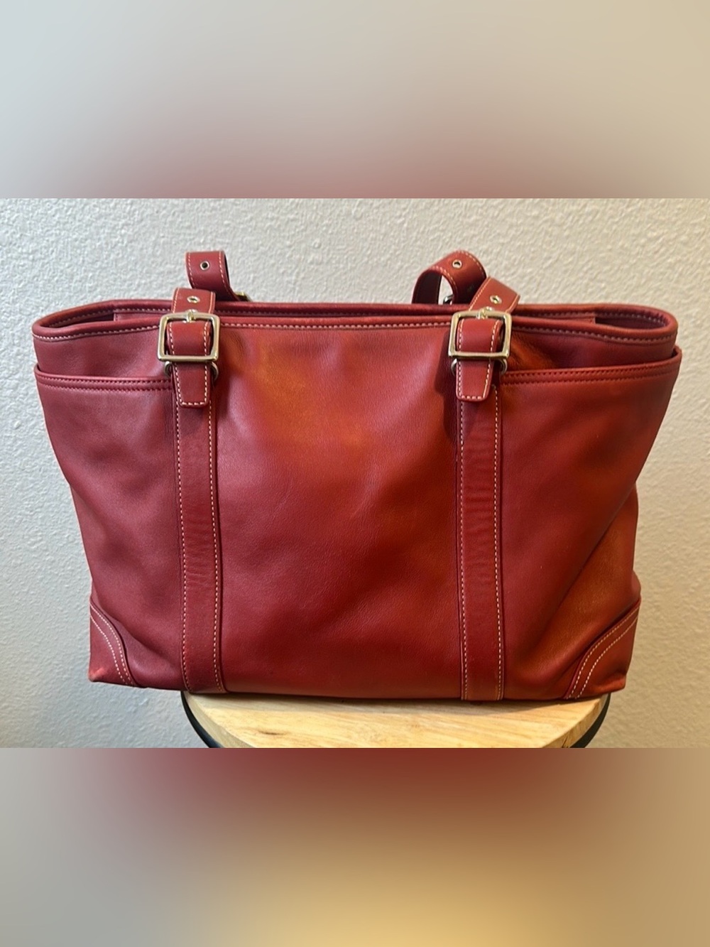 Vintage COACH Hampton Purse
Tote Bag with soft buttery Red leather  A06S-6460
